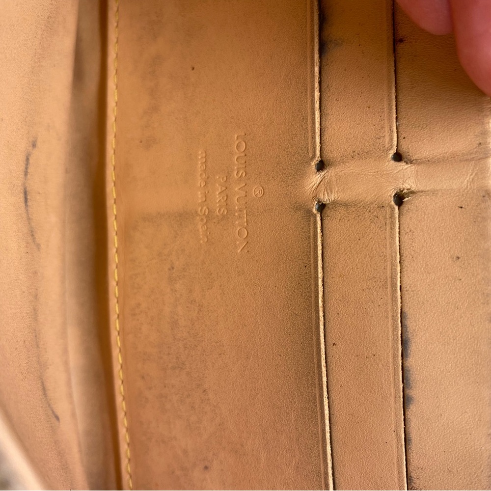 Authentic Louis Vuitton wallet. - Picture 8 of 8